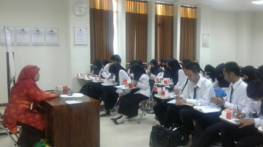 Diskusi hari kedua, tanggal 12 Agustus 2016 dibagi menjadi kelas Magang 1, Magang 2, dan Magang 3