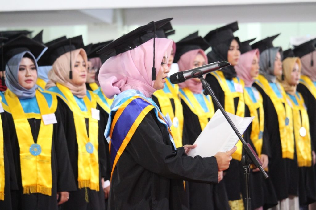 Read more about the article Wisuda ke-31 Hari Pertama Unimus Lepas 586 Lulusan