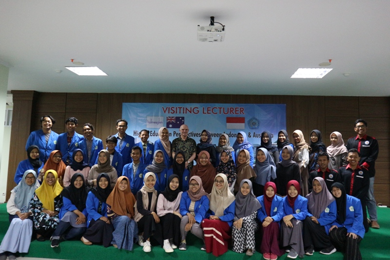 Read more about the article Visiting Lecture: Higher Education Perspective between Indonesia & Australia bersama Adam Kilburn